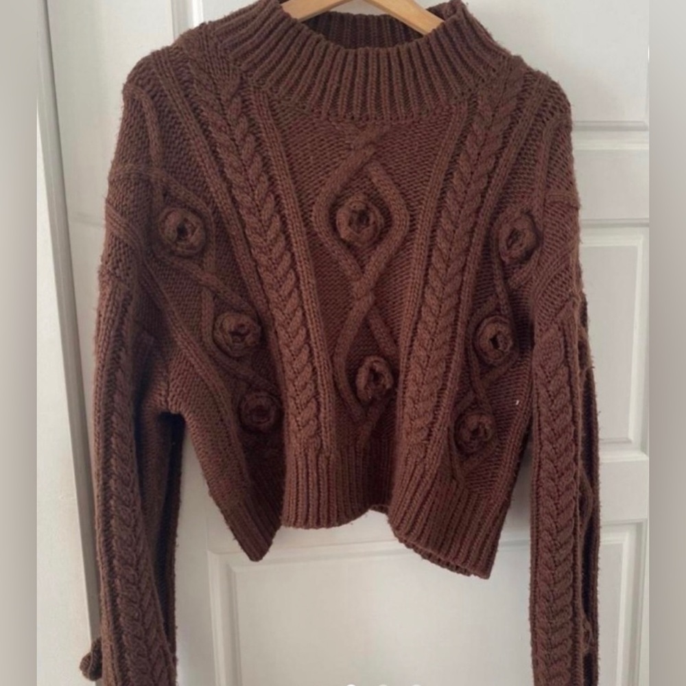 New but no tags Zara cropped sweater. New but no tags. Medium size.